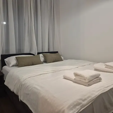 アパート Lastavica Residence, Modern Luxury With Garage ベオグラード