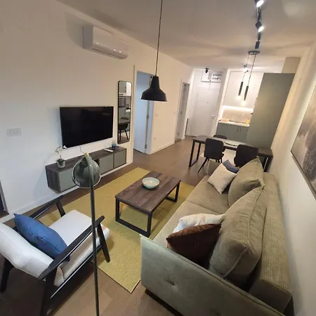 Lastavica Residence, Modern Luxury With Garage *