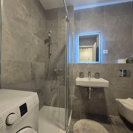 Lastavica Residence, Modern Luxury With Garage ベオグラード