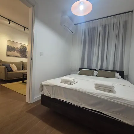 Lastavica Residence, Modern Luxury With Garage * ベオグラード