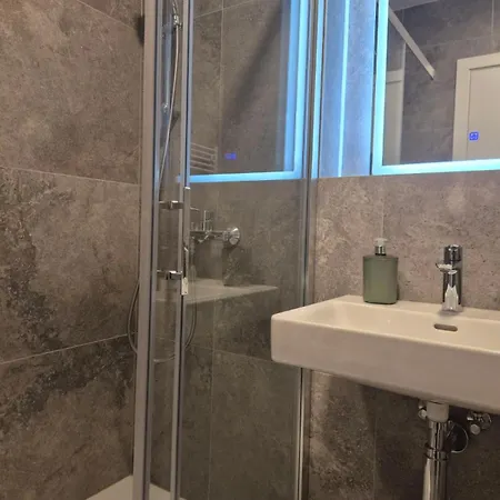 Lastavica Residence, Modern Luxury With Garage アパート *